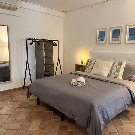 Appartements Dans Agreable Maison De Ville Centre Historique De Rimini Exteriör bild