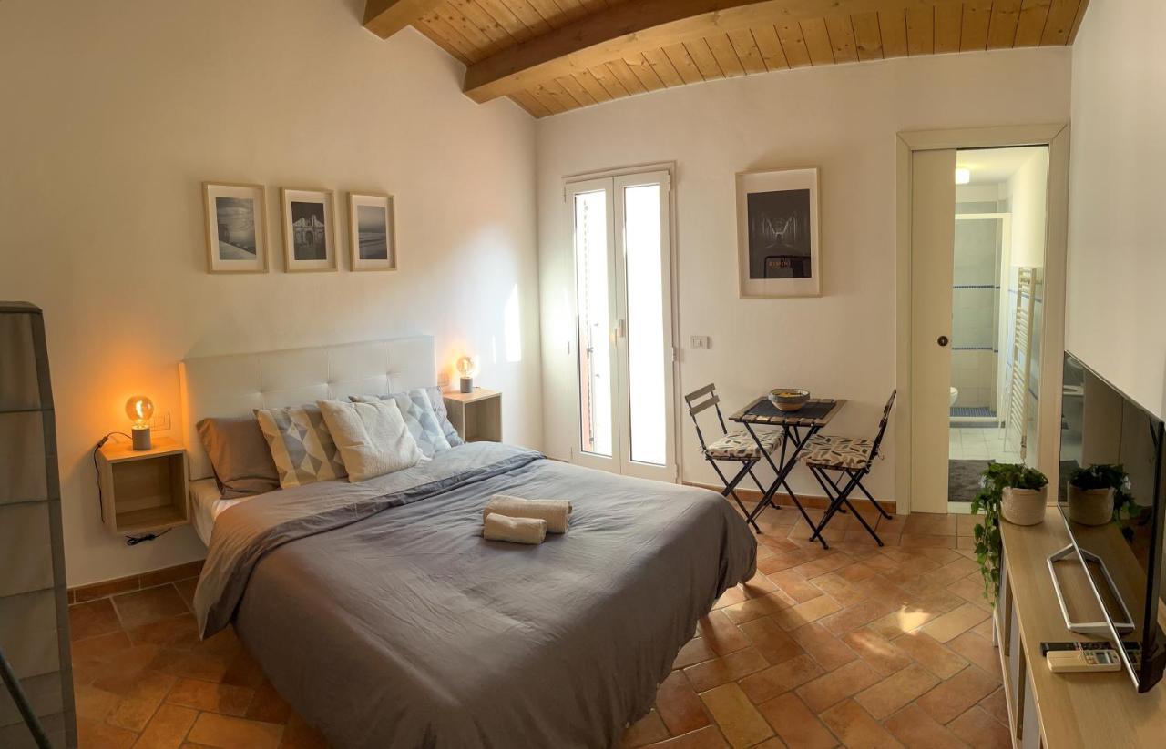 Appartements Dans Agreable Maison De Ville Centre Historique De Rimini Exteriör bild