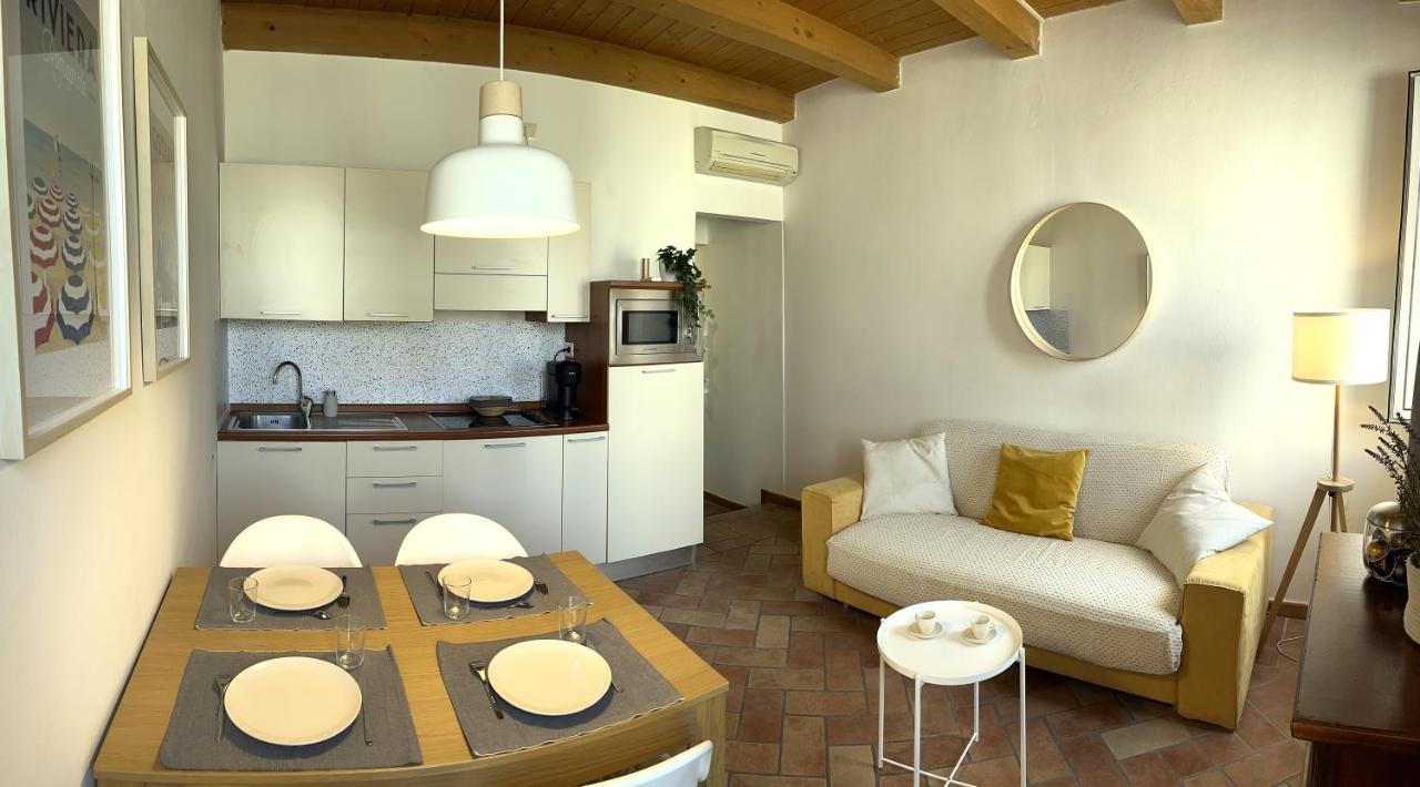 Appartements Dans Agreable Maison De Ville Centre Historique De Rimini Exteriör bild